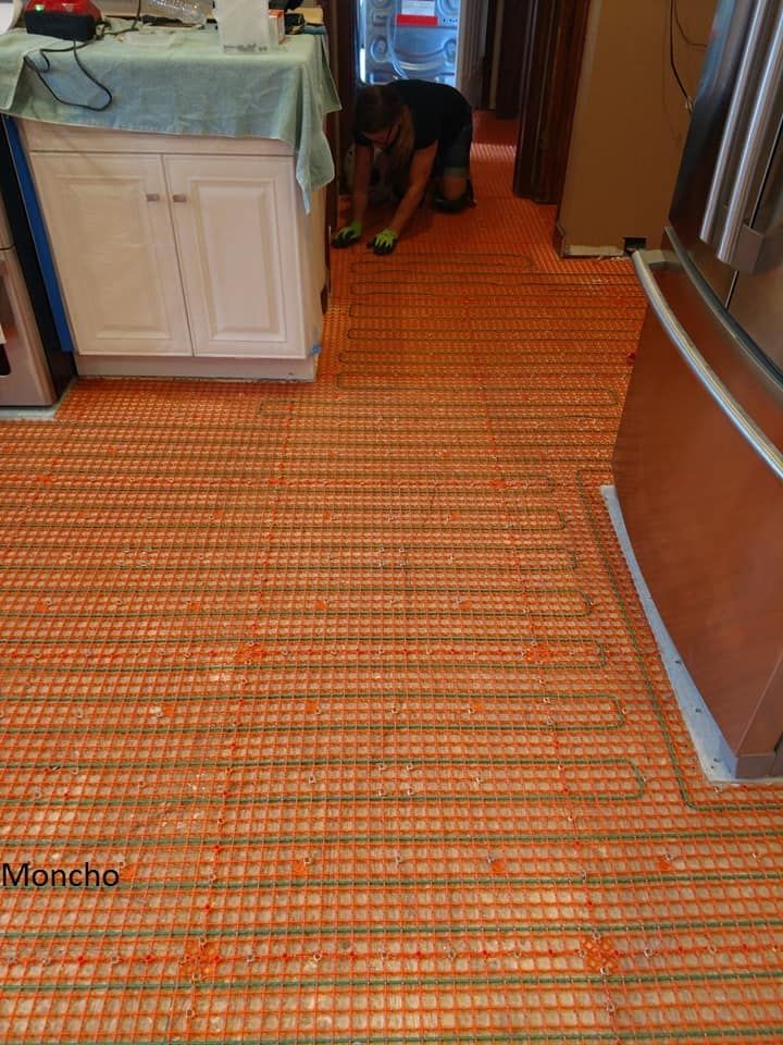 Radiant heat floor installation